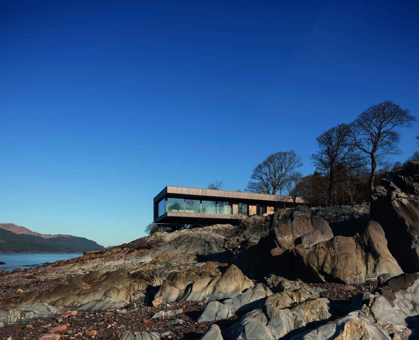 Une maison en bois Kebony entre ciel et mer